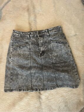 SHEIN Acid Wash Black Denim Mini Skirt